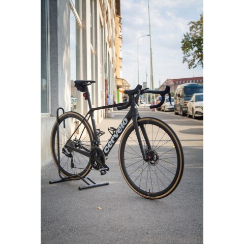 testovací silniční kolo Cervélo R5 Dura-Ace Di2 Five Black