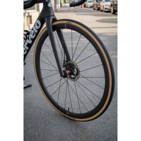 testovací silniční kolo Cervélo R5 Dura-Ace Di2 Five Black